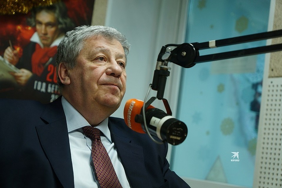 Сенатор продолжает работать в период самоизоляции