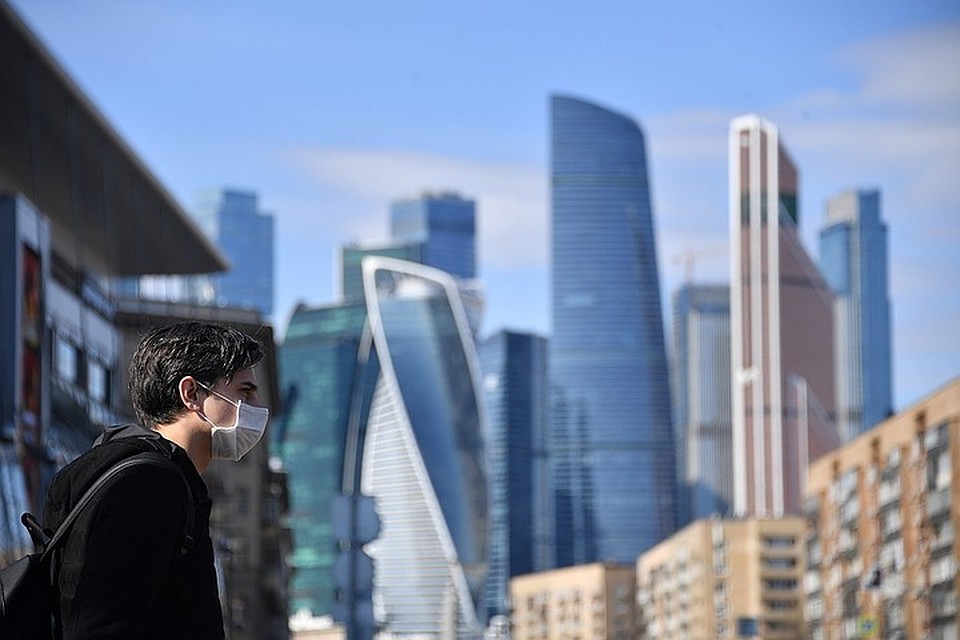 Москвичам снова можно будет выходить на прогулки. Но только в масках.