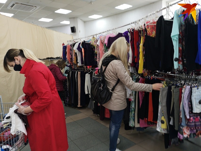 В некторых магазинах даже во время пандемии не протолкнуться.