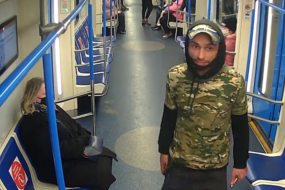 В столичном метро задержали 30-летнего мужчину, который угрожал пассажирам, ехавшим в поезде на Таганско-Краснопресненской линии. Фото: Пресс-служба МВД России