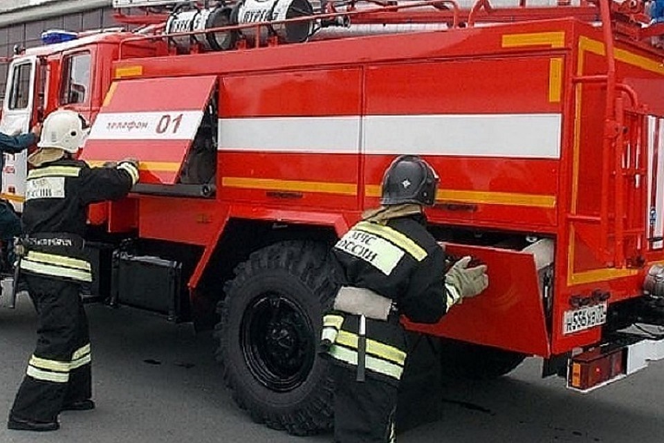 Семью спасли еще до приезда пожарных.