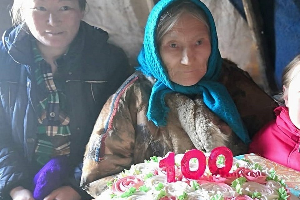 Тундровичке на столетний юбилей подарили шесты для чума Фото: Фото: vk.com Мой Ямальский район
