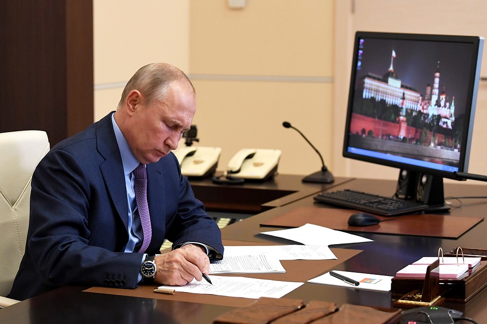 Владимир Путин во время совещания о мерах по ликвидации разлива дизельного топлива в Красноярском крае. Фото: Алексей НИКОЛЬСКИЙ/ТАСС