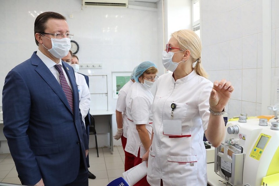 Дмитрий Азаров часто обращается к жителям