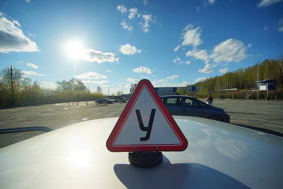 В автошколе выявили недочеты при составлении договоров