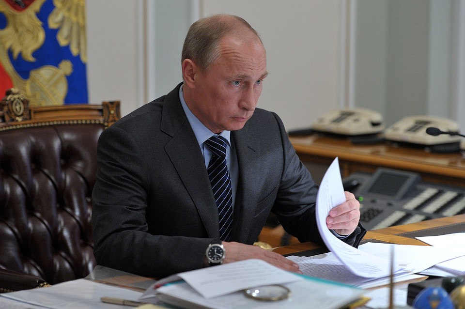 Президент наградил трех медиков из 63-го региона. Фото: Kremlin.ru