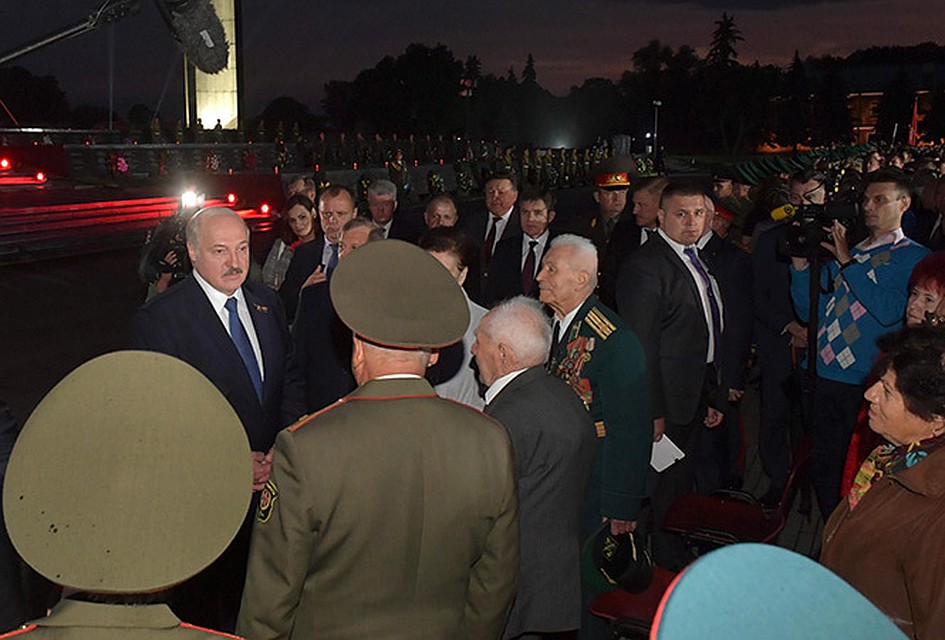 Президент пообщался с ветеранами в Брестской крепости. Фото: president.gov.by