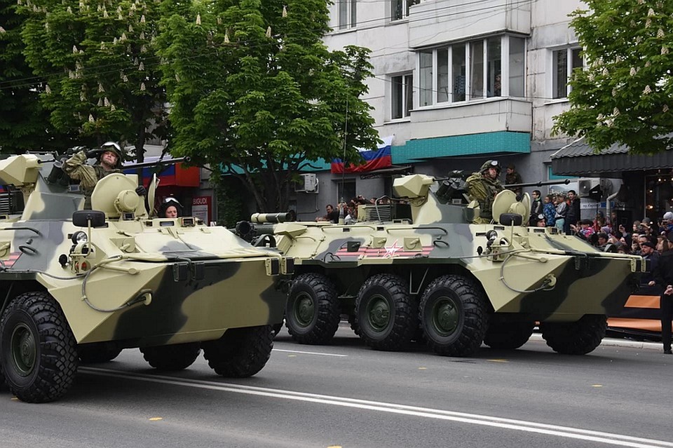 По всей стране парады начались в 10.00