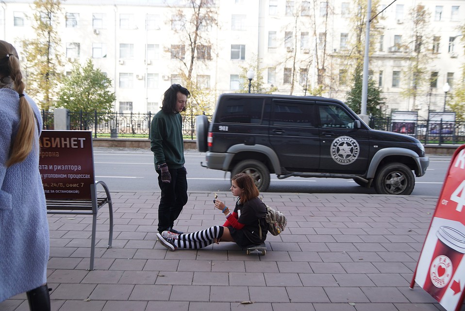У девушки было большое желание путешествовать.