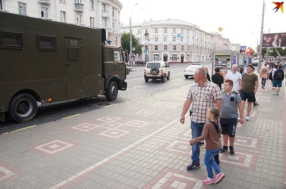 В центре Гомеля все чаще замечают автозак. Снимок от 19 июня