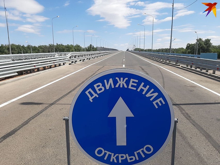 Сегодня на мосту открывают движение по всем четырем полосам в оба направления.
