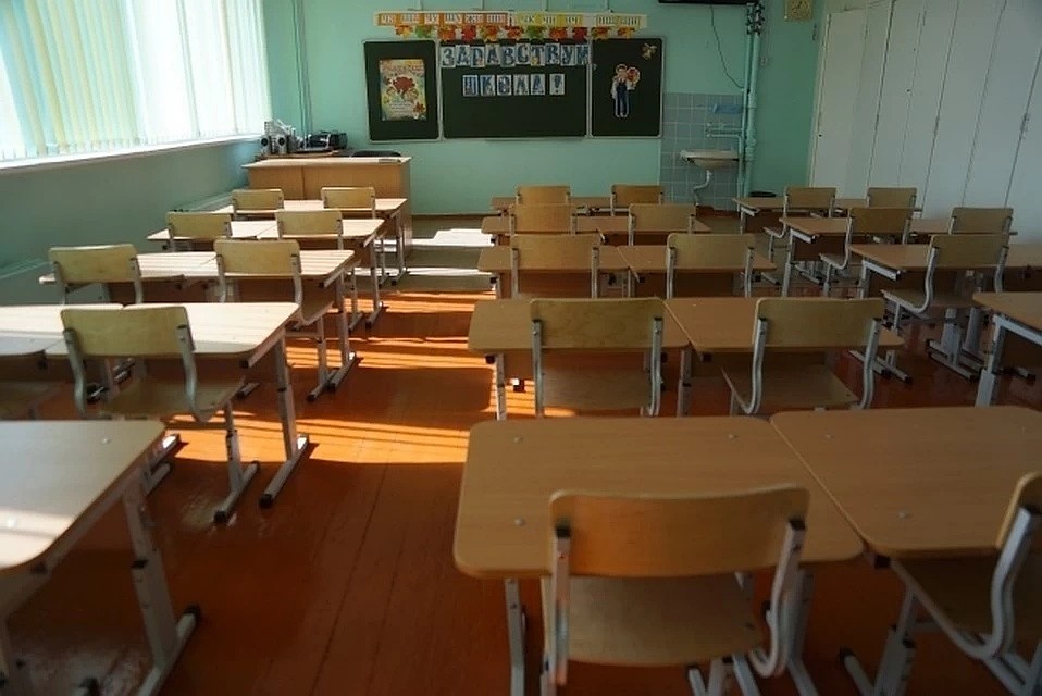 Школы продолжают готовиться к новому учебному году в обычном штатном режиме.