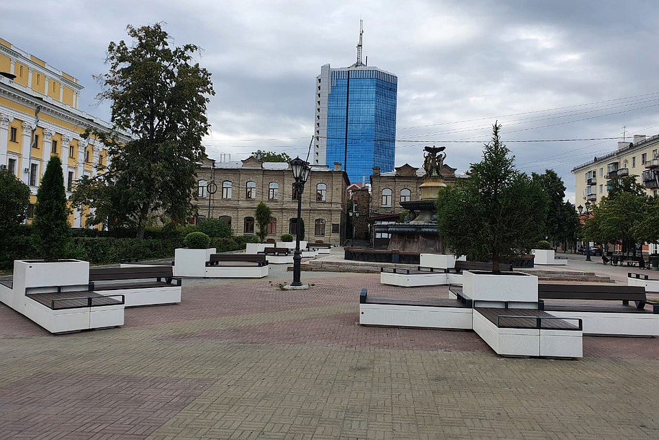 Возле фонтана теперь есть просторная площадка для отдыха. Фото: Игорь Клеин