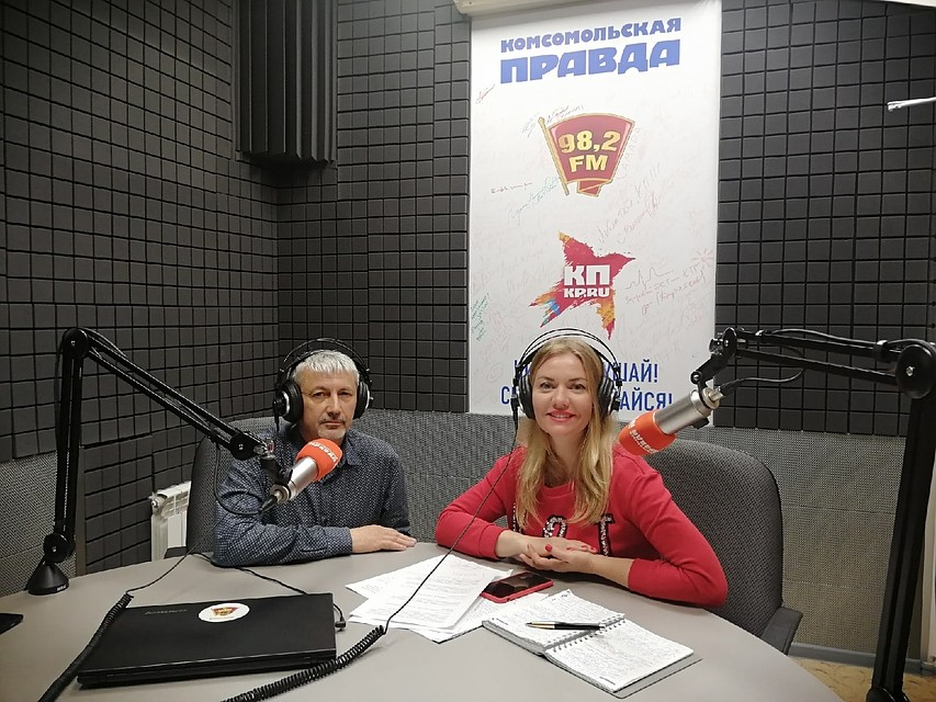В студии радио "Комсомольская правда - Самара" юристы Ирина Акулина и Юрий Ханжин