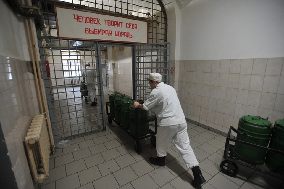 Пока Пашков остается в казенных харчах.