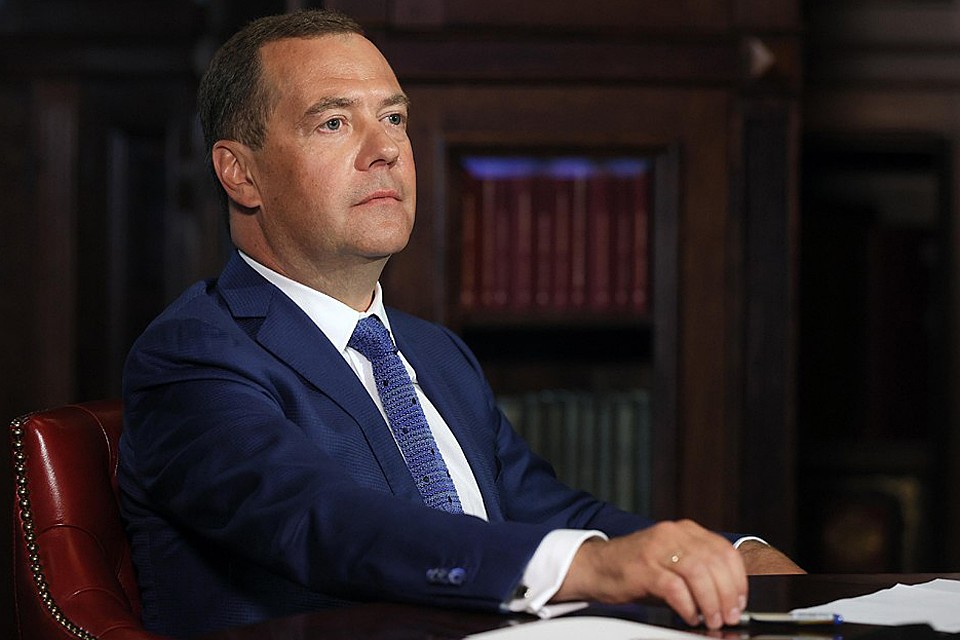 Дмитрий Медведев ответил на вопросы журналистов Комсомолки.