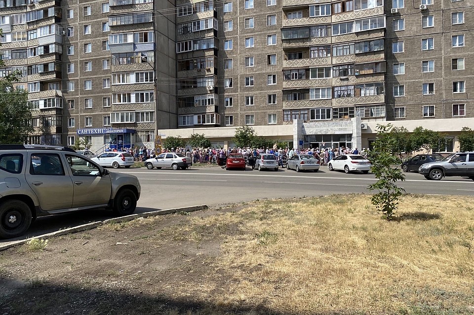 Проблема не только в коронавирусе, но и в 30-градусной жаре. Фото: vk.com/magnitkacity
