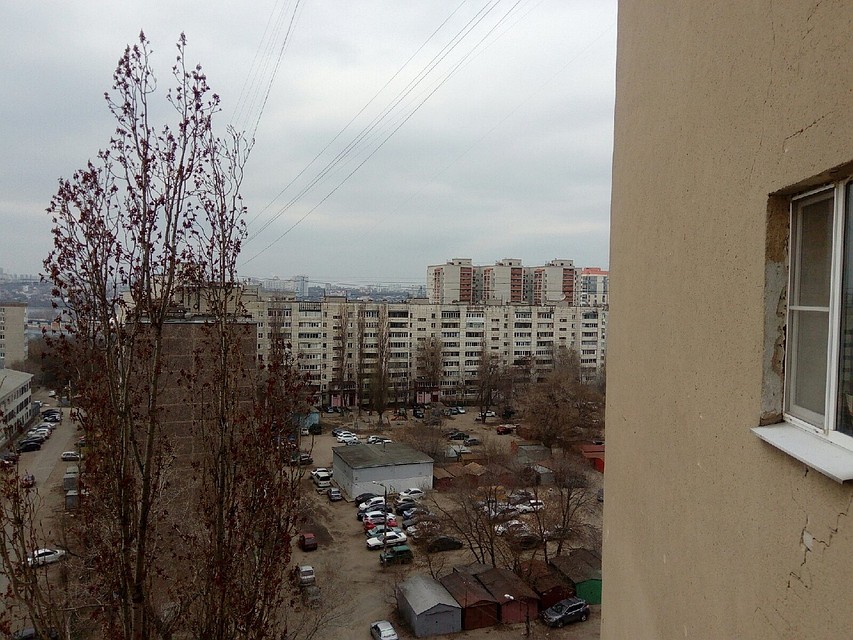 Тело спрятали на балконе многоэтажки на левом берегу Воронежа