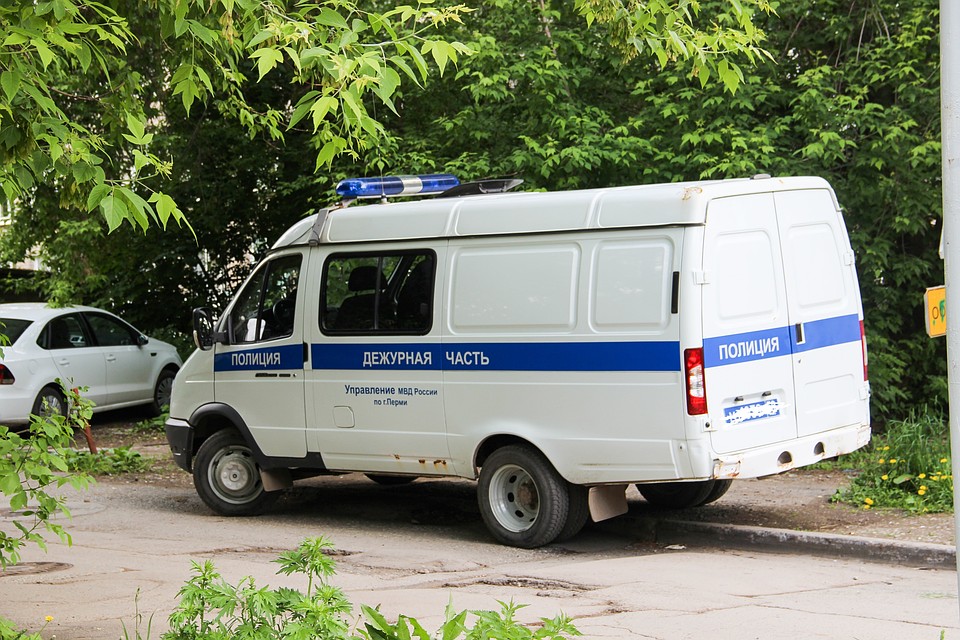 Полиция не сразу смогла войти в квартиру, где умер человек.