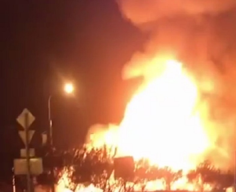 Пожар наблюдали жители окрестных домов. Фото: Типичный Краснодар