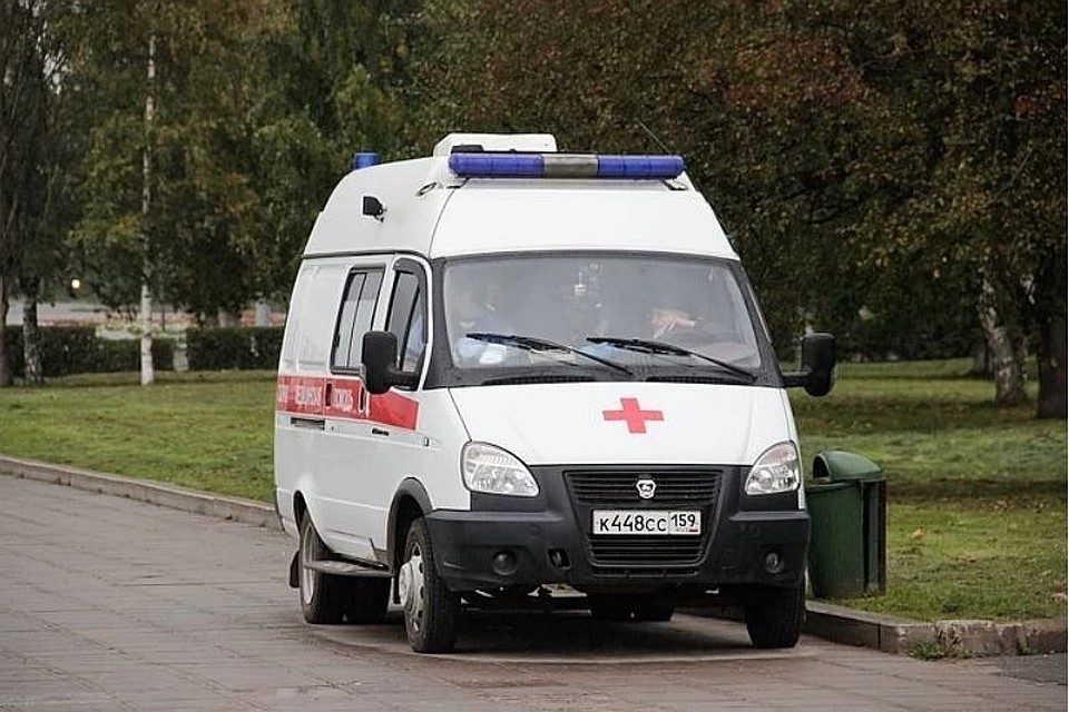 Парень под капельницей и весь в гематомах