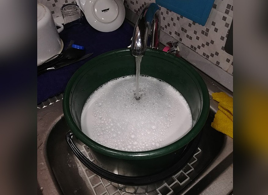 Жители Семенова жалуются на мыльную воду из крана с горячей водой. ФОТО: "Нижний Новгород. Без цензуры"