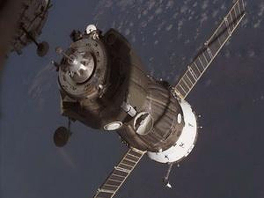Сейчас «Союз ТМА-16» присоединен к модулю «Поиск» штатно в ручном режиме