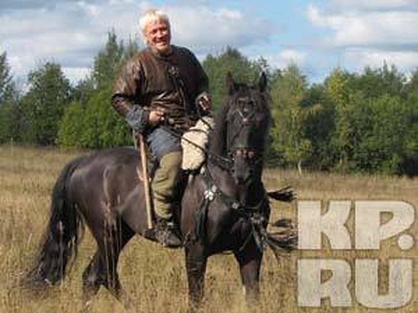 Алексей Кравченко в фильме играет роль Харальда, друга Ярослава.