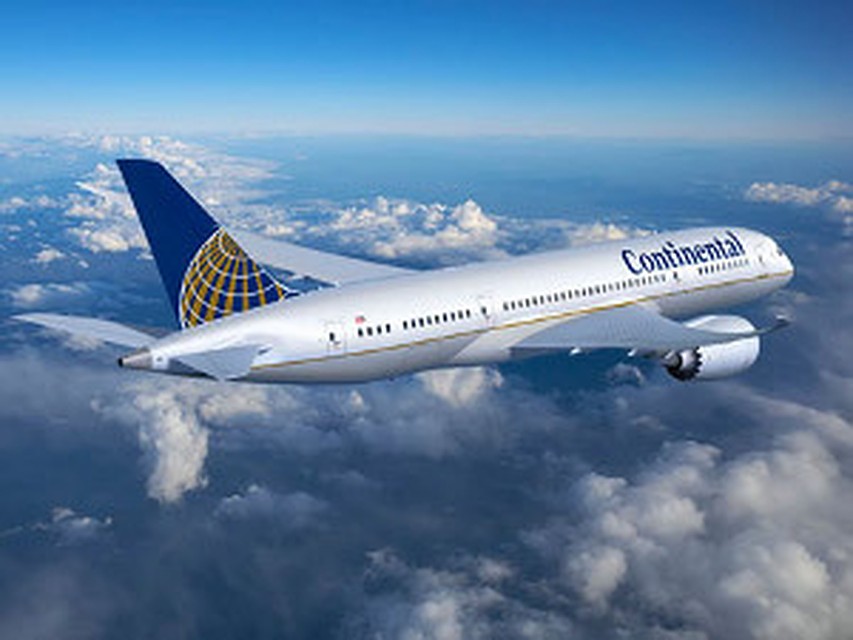 Американец хотел выйти из самолета Continental Airlines прямо в воздухе