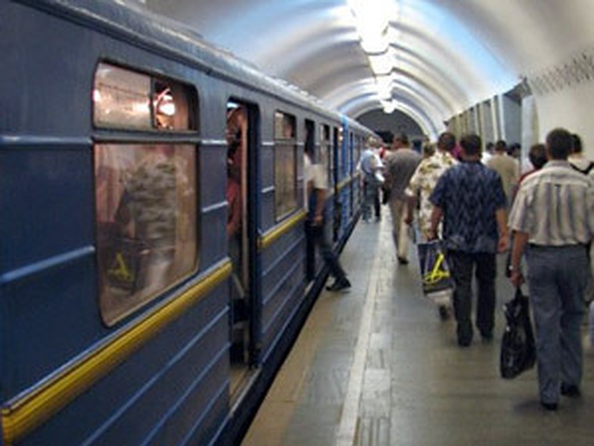 17-летняя девушка пыталась покончить с собой в метро