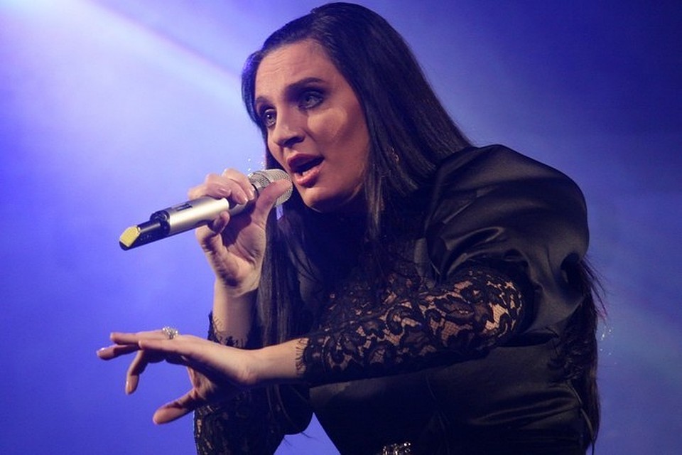 Елена Ваенга отметила день рождения на сцене