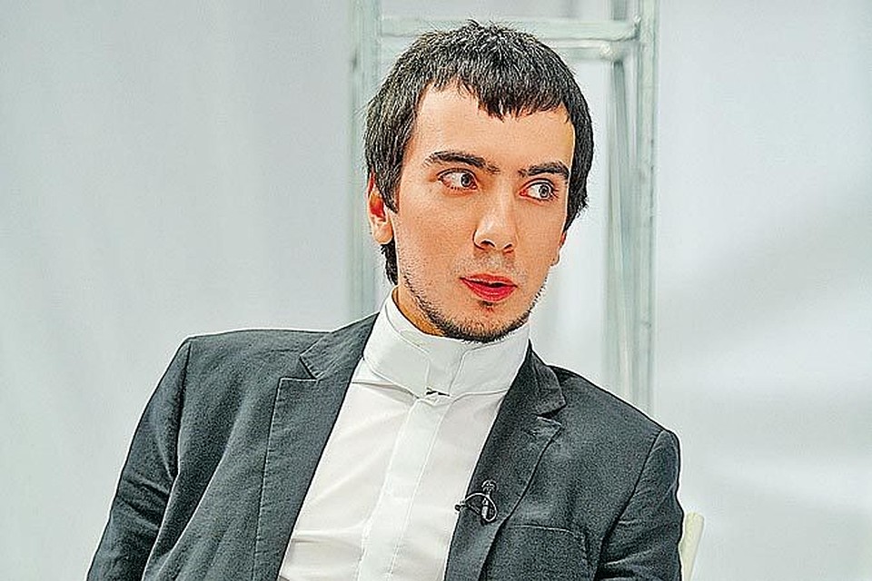С виду «Вован222» - обычный 26-летний парень. Он убежден, что не обманывает, а обшучивает знаменитостей.