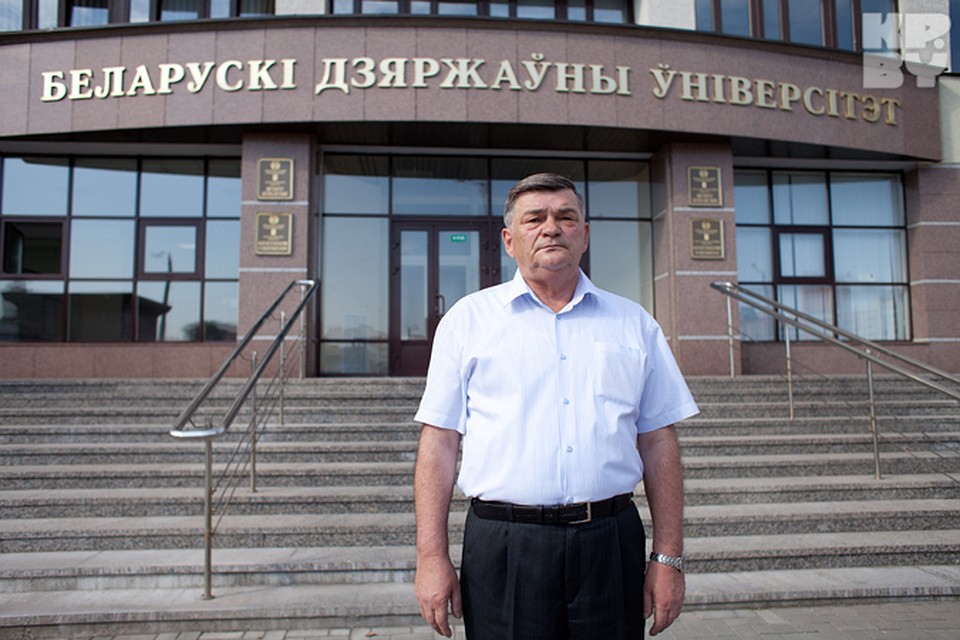 Декан факультета журналистики уверен, что готовиться к поступлению нужно с 10 класса.