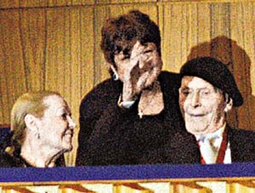 Игорь Моисеев и его вторая половинка - Ирина (крайняя слева). На юбилейном вечере.