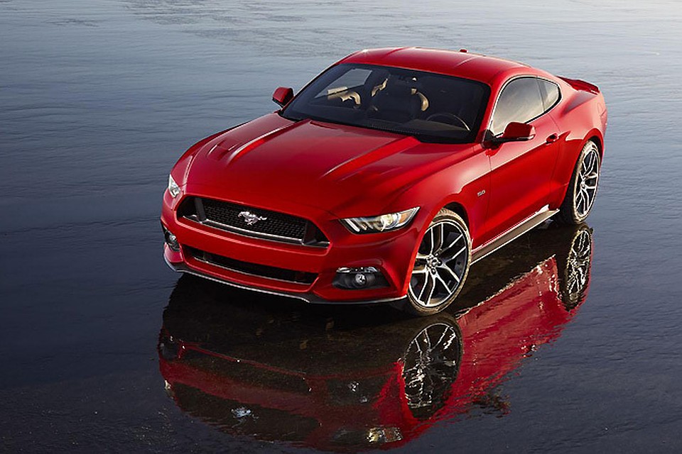 Mustang сохранил прежние пропорции — длинный капот и короткую заднюю часть кузова.