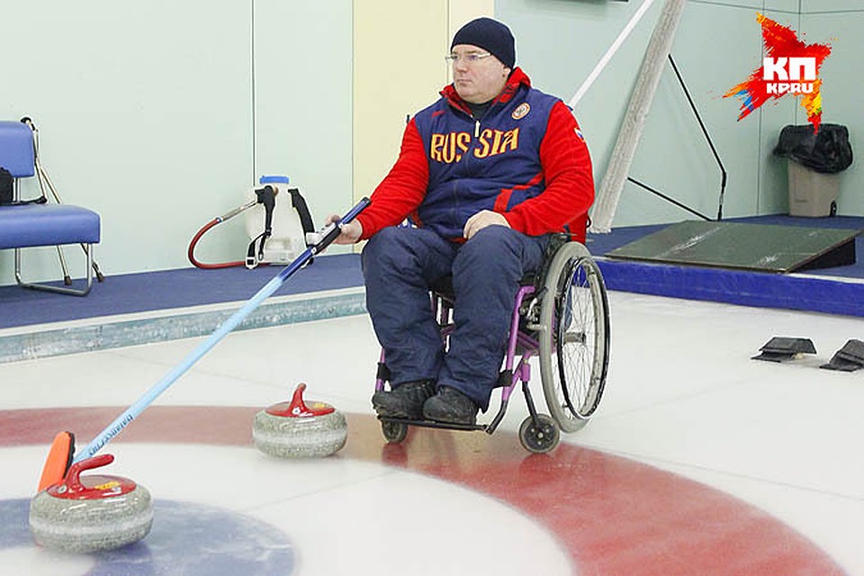 Андрей Смирнов неоднократный призер Чемпионатов России по керлингу на колясках, победитель международных турниров, Чемпион мира 2012 года в составе сборной России в Корее