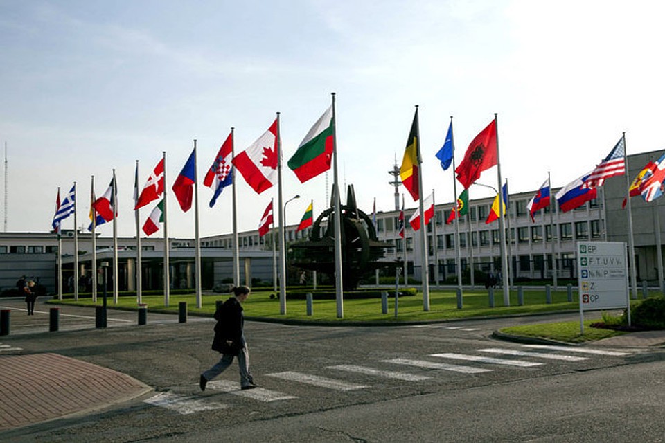 НАТО настаивает, что снимки войск России на границе Украины сделаны весной 2014 года