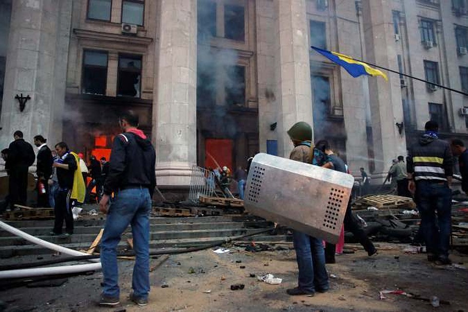 Опознаны восемь погибших при пожаре в доме профсоюзов в Одессе