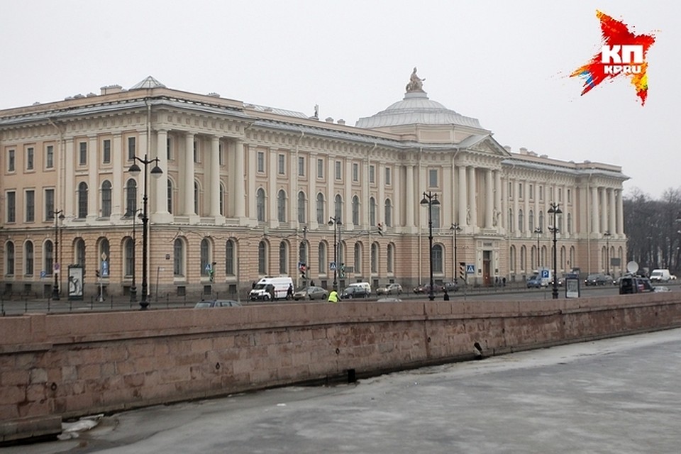 Во время ремонта Академии художеств увели немало денег.