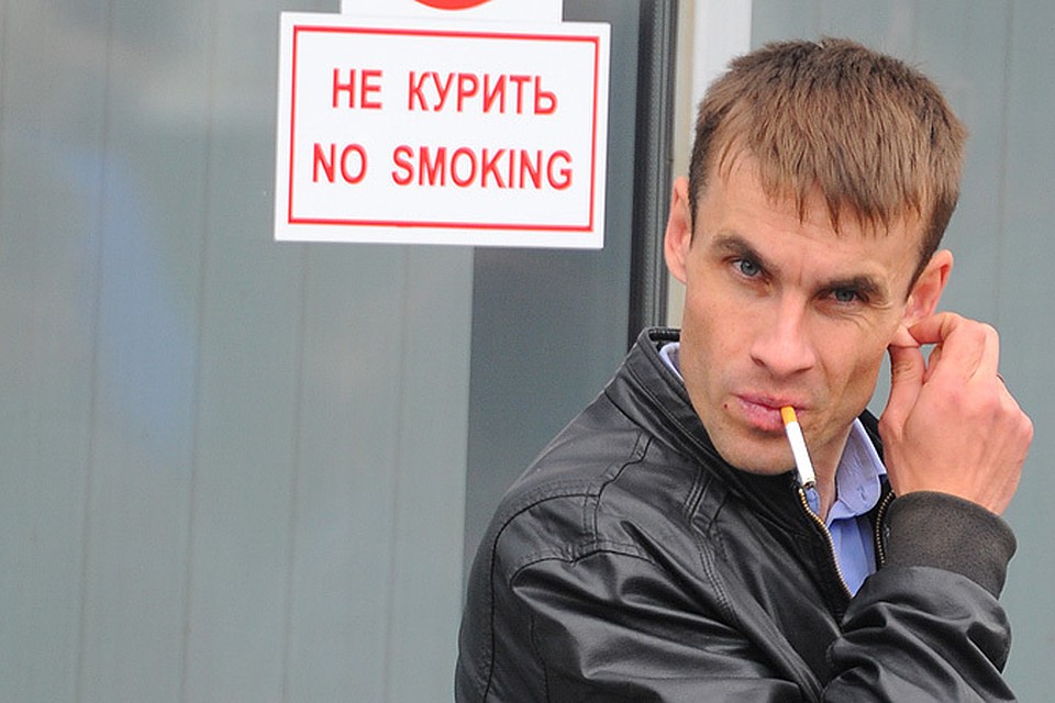 Со дня вступления закона о запрете курения прошло две недели. Корреспондент «КП» поучаствовал в «неформальном» антитабачном рейде