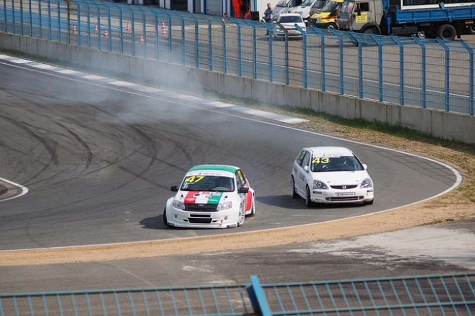 На смоленском автодроме прошли гонки Российской серии кольцевых гонок и Formula Masters.