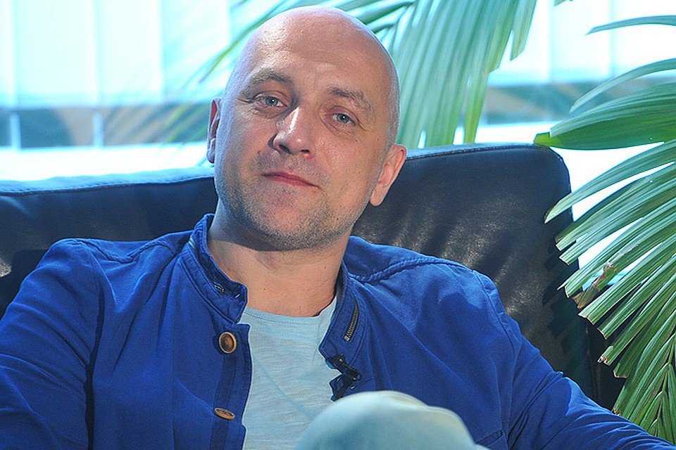 "Видел одну таможню, впечатление дикое. С одной стороны колонна - беженцы с Юго-Востока", - повествует о своей поездке Прилепин.
