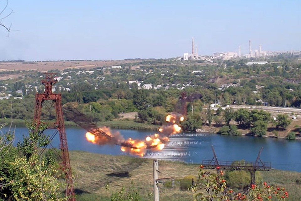 Подвесная воздушно-канатная дорога через реку Днестр угрожала рухнуть на головы жителям, чьи дома расположились у одной из опор.