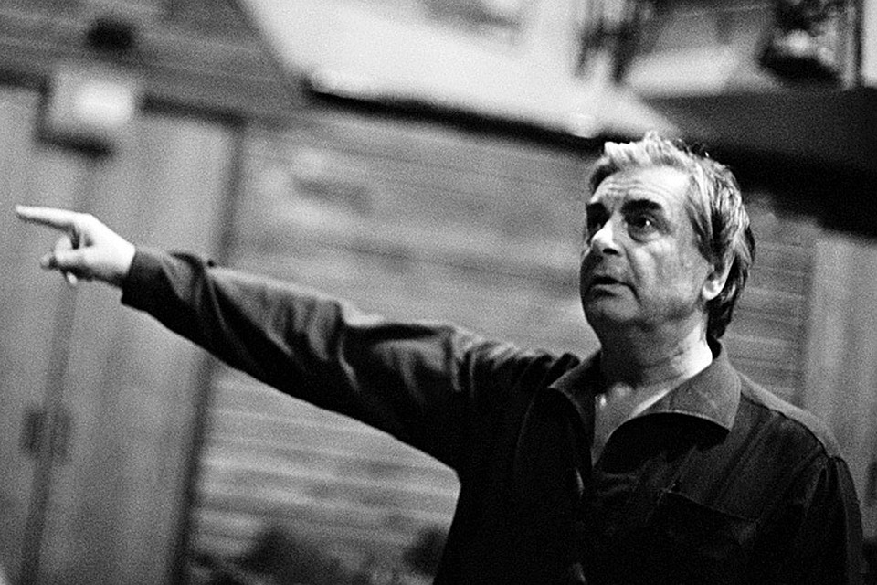 Юрий Любимов: Вы знаете, сейчас модно говорить, что я не люблю актеров. Ну зачем же я столько бы вкладывал энергии, чтобы они стали хорошими актерами, если бы я их не любил?
