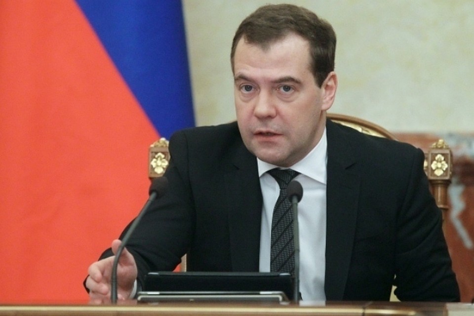 Медведев уверен, что страна спокойно переживет санкции.