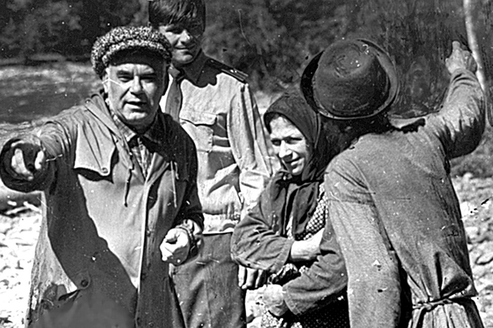 "Особый случай в моей фотографической практике - встреча в тайге со старо- верами Лыковыми. История этой семьи была ошеломляюще интересной. Поверить в нее можно было, только увидев снимки робинзонов тайги. Но тут возникла проблема: Лыковы никак не хотели сниматься - «греховное дело!».