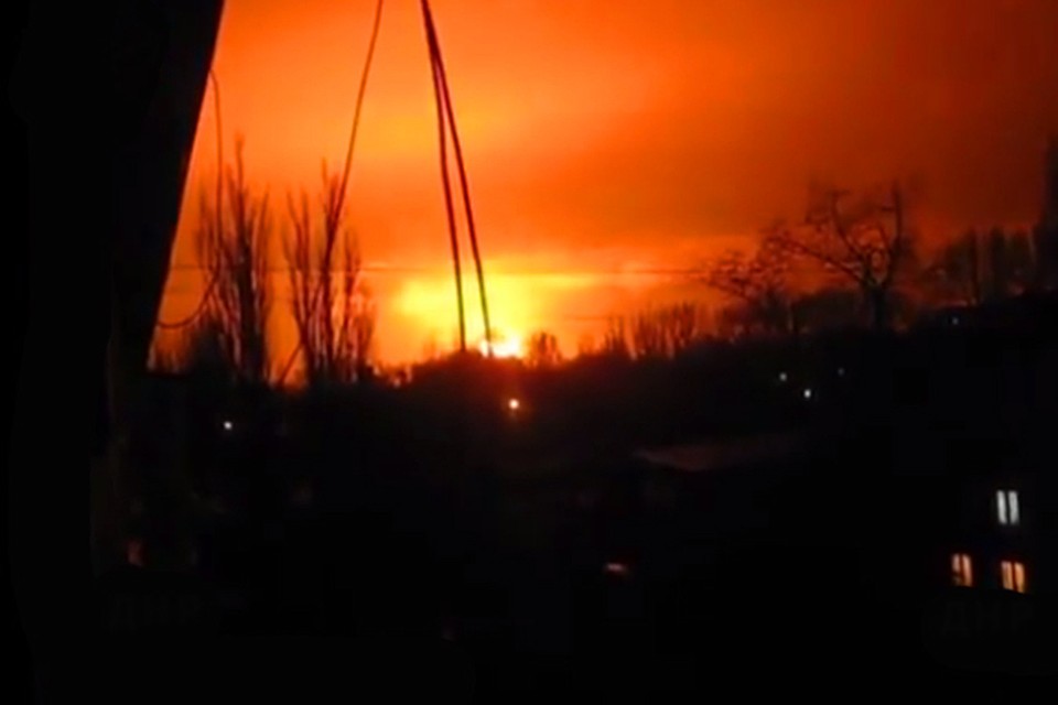 В Донецке вновь пострадал от взрыва военный химический завод. Фото: YouTube