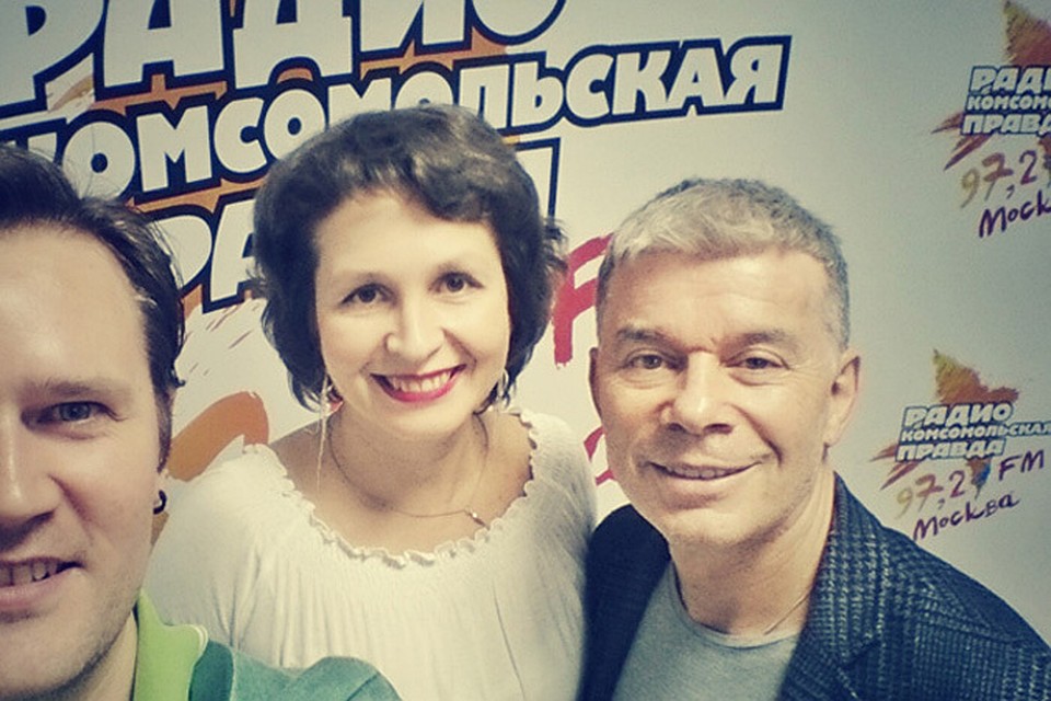Накануне Дня защитника Отечества Олег Газманов побывал в гостях у радио "Комсомольская правда" и сфотографировался на память с нашими ведущими Антоном Араслановым и Наталией Андреассен.