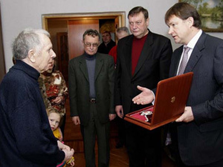 В 2007 году губернатор Вячеслав Дудка и главный федеральный инспектор по Тульской области Сергей Харитонов лично приезжали к Николаю Синегубову, чтобы вручить знак «Почетный гражданин Тульской области»