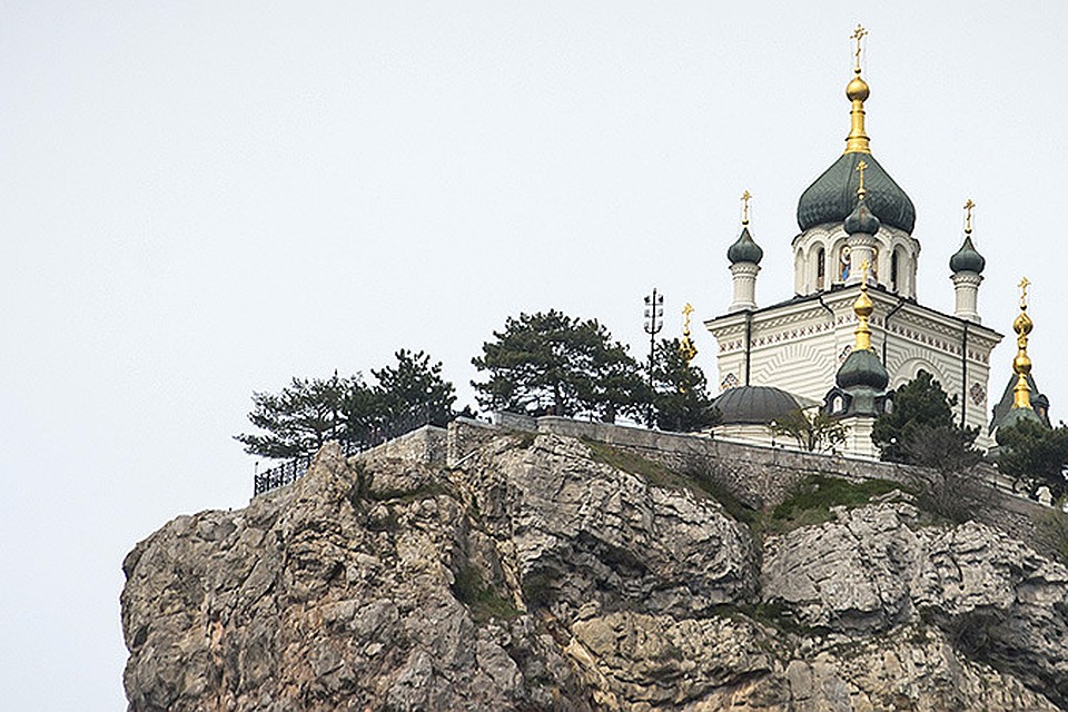 Церковь Воскресения Христова - церковь Симферопольской и Крымской епархии УПЦ Московского патриархата на Красной скале у поселка Форос в Ялтинском регионе на Южном берегу Крыма.